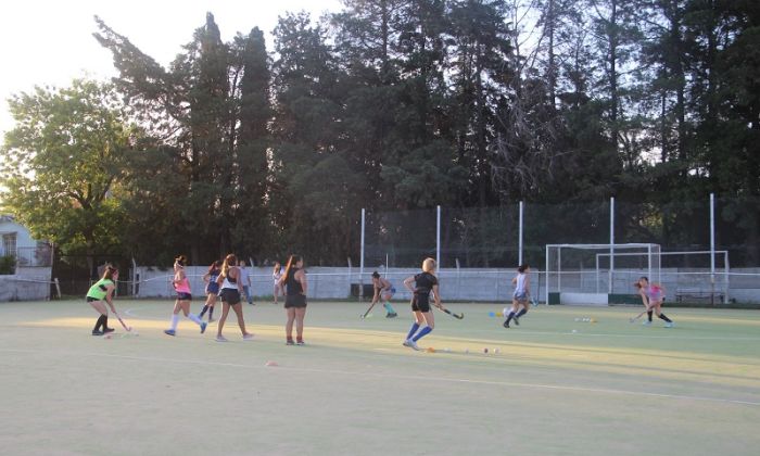 Florencio Varela - Los equipos municipales de Hockey femenino comenzaron con sus entrenamientos
